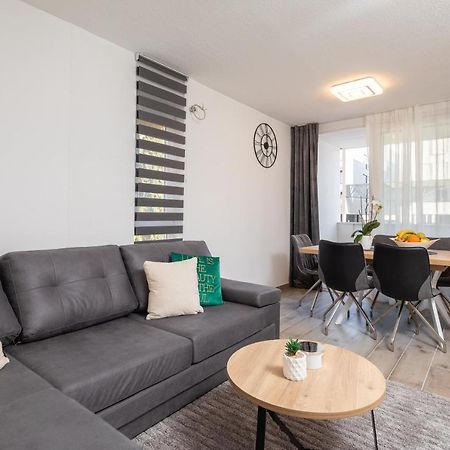 אומיס River Park Apartments מראה חיצוני תמונה