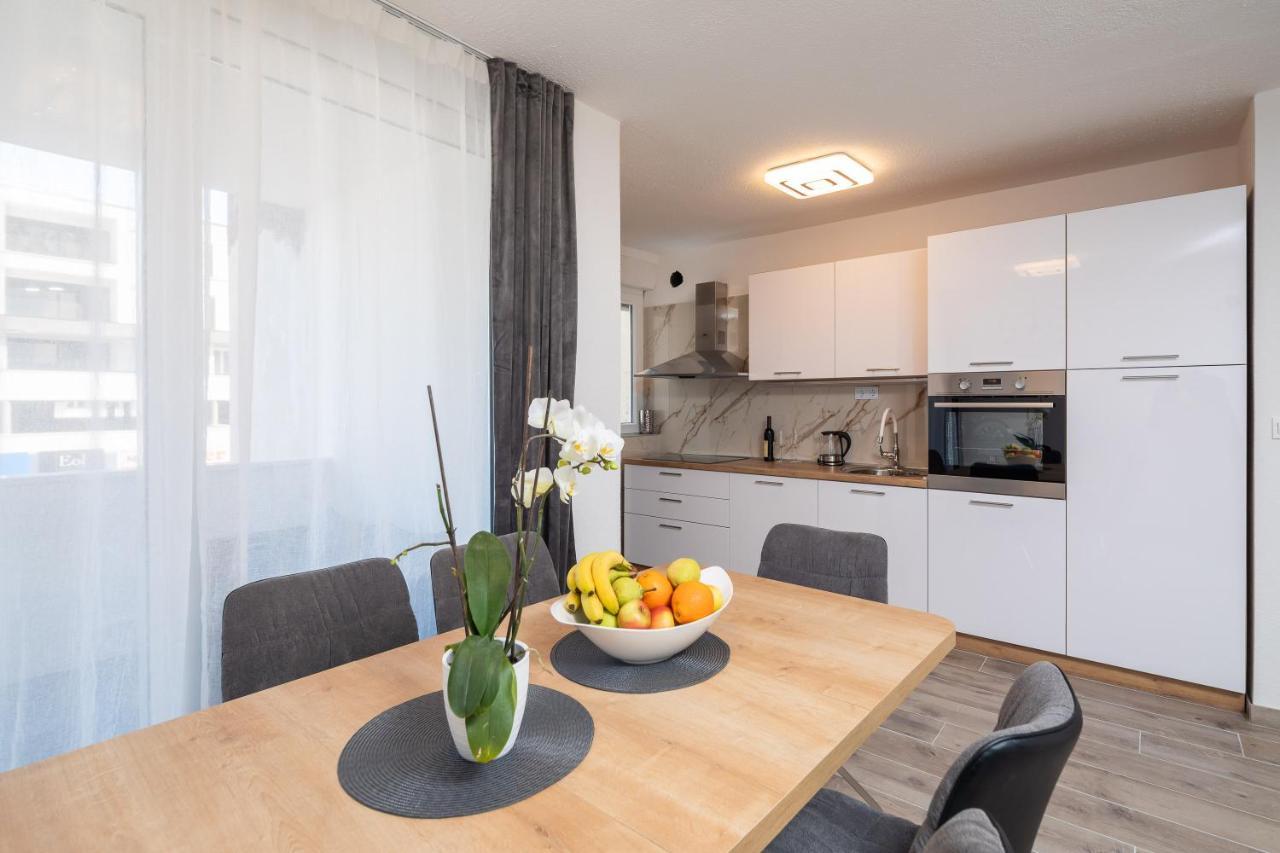אומיס River Park Apartments מראה חיצוני תמונה