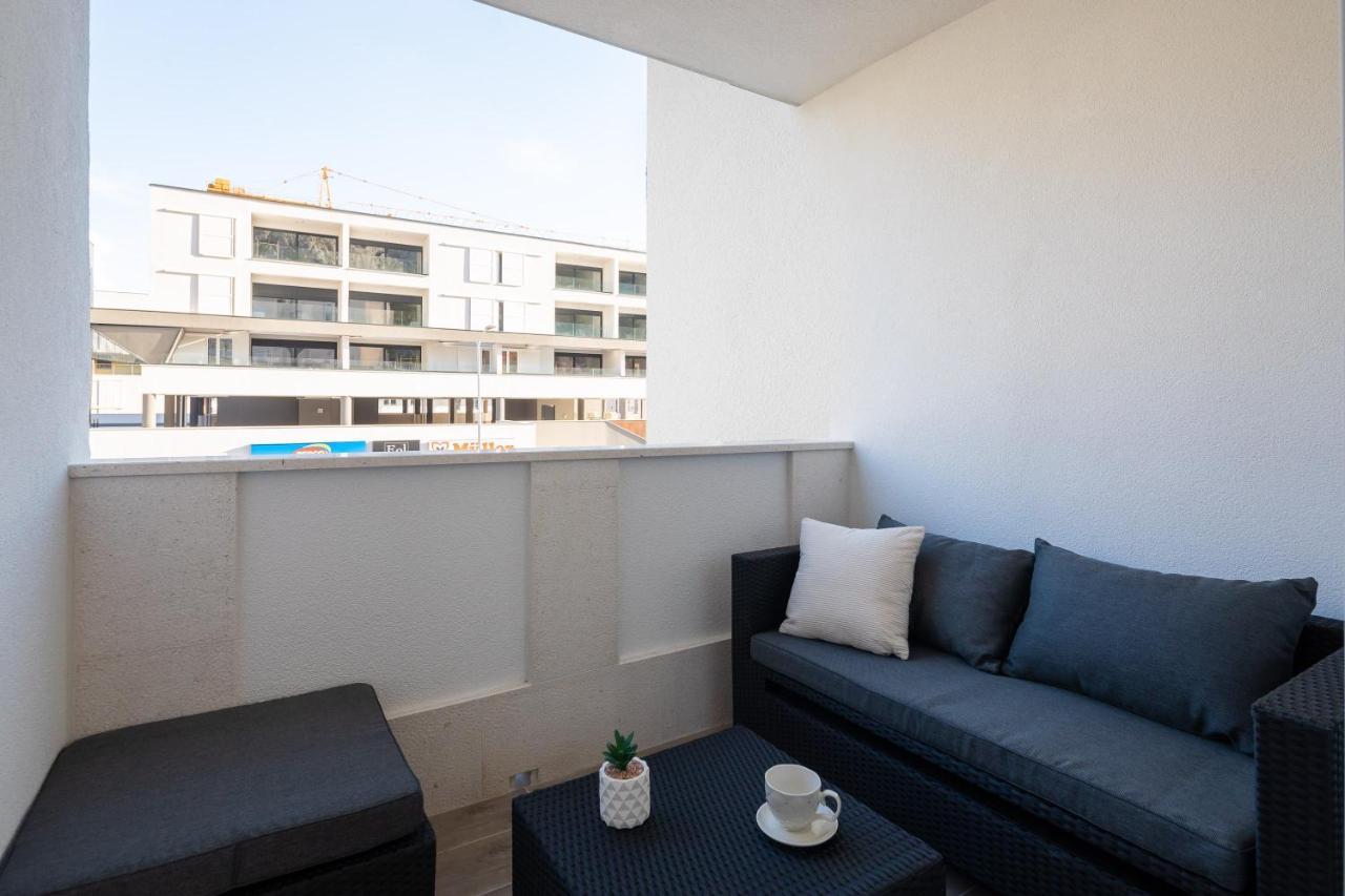 אומיס River Park Apartments מראה חיצוני תמונה
