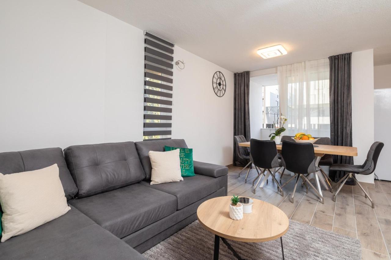 אומיס River Park Apartments מראה חיצוני תמונה