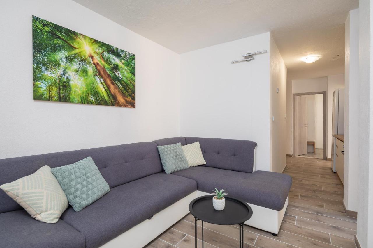 אומיס River Park Apartments מראה חיצוני תמונה