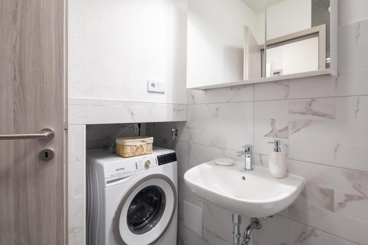 אומיס River Park Apartments מראה חיצוני תמונה