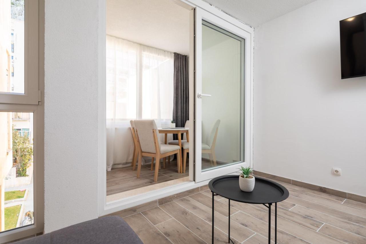 אומיס River Park Apartments מראה חיצוני תמונה