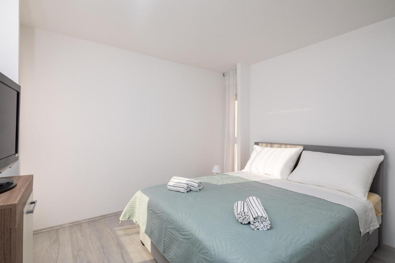 אומיס River Park Apartments מראה חיצוני תמונה
