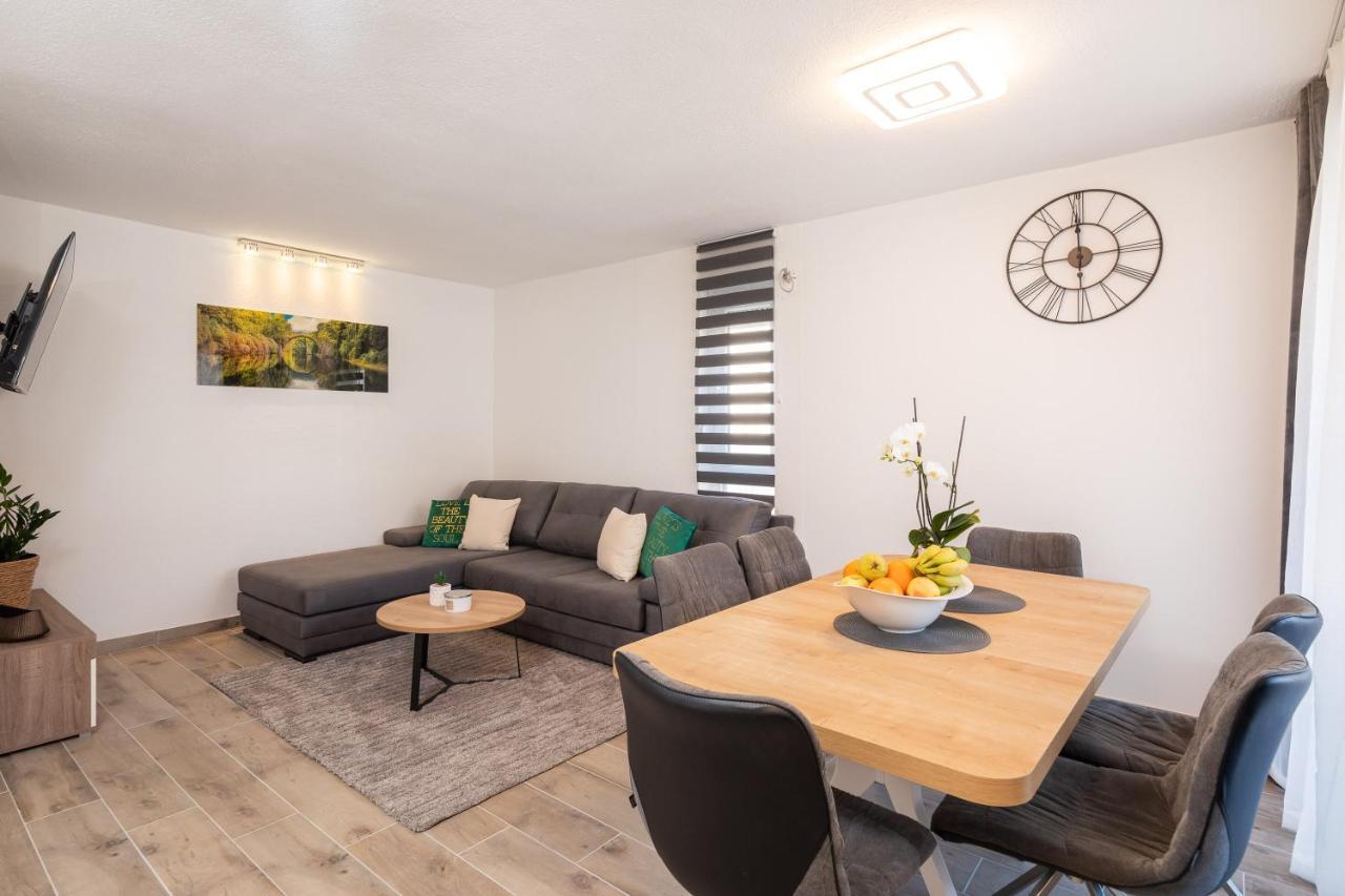 אומיס River Park Apartments מראה חיצוני תמונה