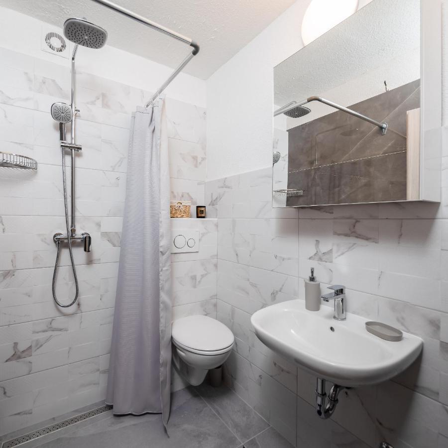 אומיס River Park Apartments מראה חיצוני תמונה