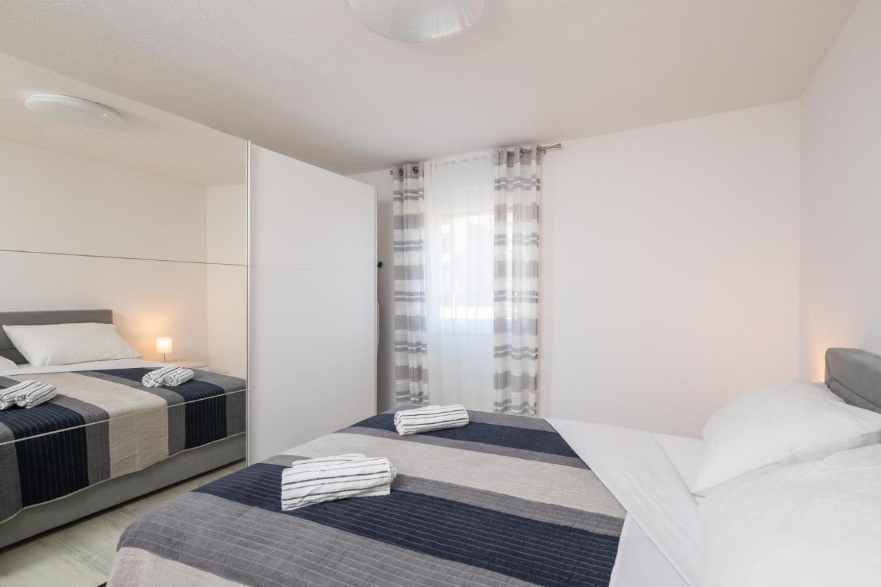 אומיס River Park Apartments מראה חיצוני תמונה