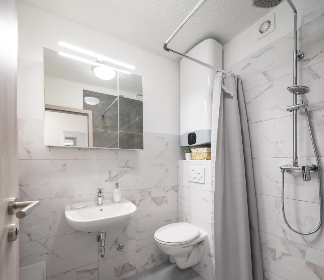 אומיס River Park Apartments מראה חיצוני תמונה
